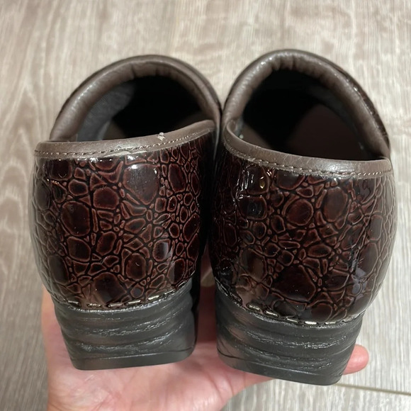 Croft & Barrow Juliana Brown Patent Faux Croc Clog Mule Sole (Sense) Abi… - Picture 14 of 15